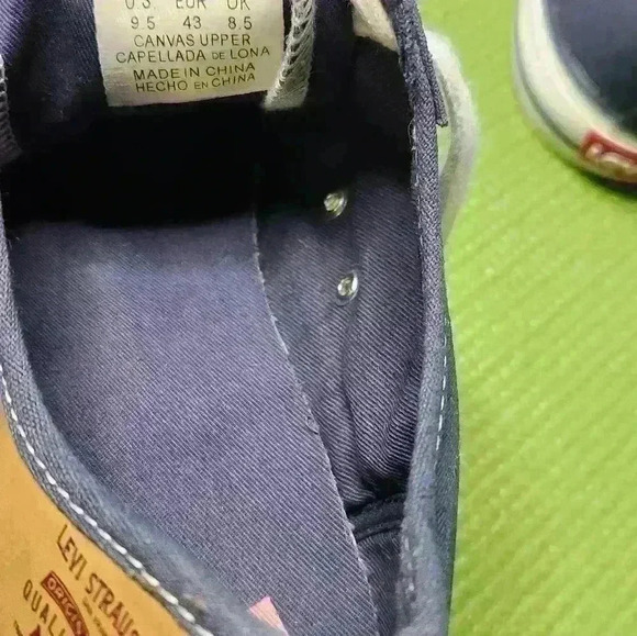 Men's Levi's Strauss navy blue canvas,lace-up, casual  tennisshoe size 9.5 nice - Picture 16 of 16